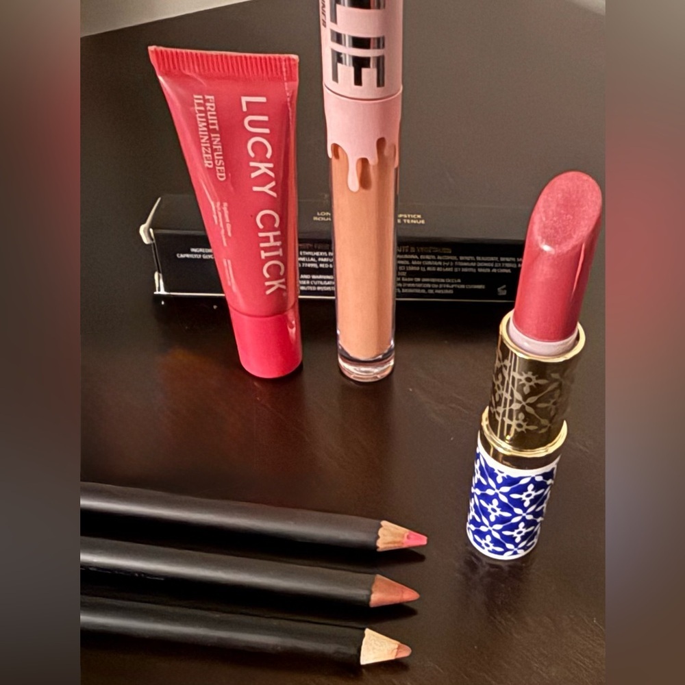 Kylie | Estée Lauder | Laritzy Lip Bundle Set | Nude Pink Gloss | Makeup Lot - Picture 3 of 3